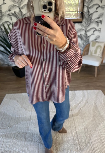 Chemisier rayée bordeaux et blanc – Image 3