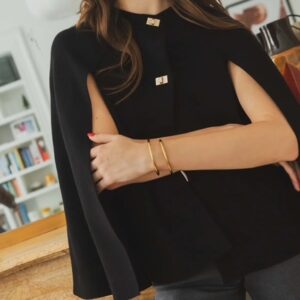 Cape noire femme à boutons dorés